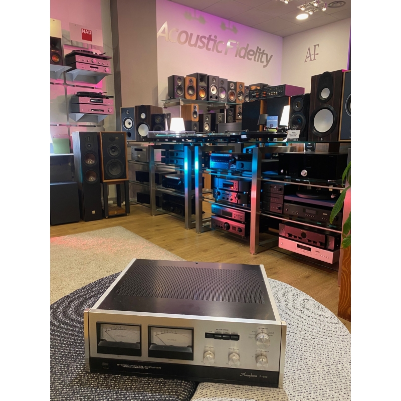 Accuphase P-300