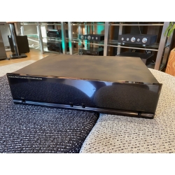 Musical Fidelity Elektra E200 (PRE) + Musical Fidelty Elektra E300 (FINALE)